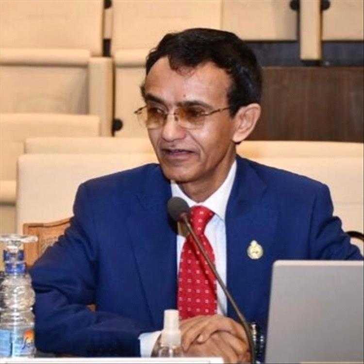 عضو مجلس الشورى بن زبع يحذّر: اليمن يعيش تحت “وهم كبير” يعطل السلام والحسم