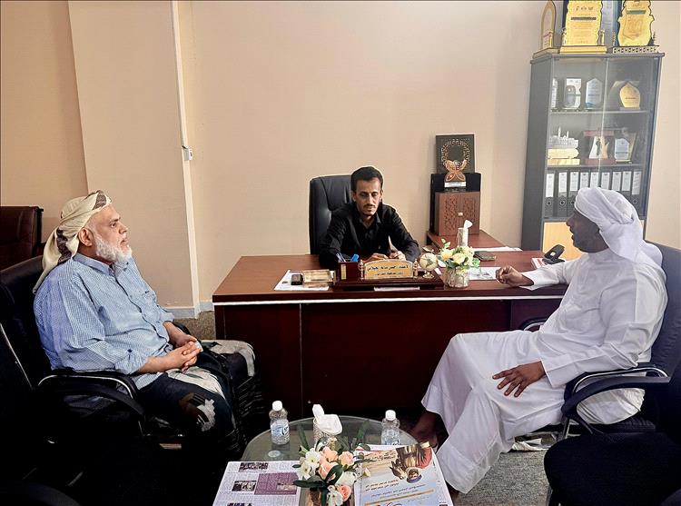 رئيس جمعية الصقور يزور وكيل محافظة حضرموت حسن سالم الجيلاني ويشيد بدعمه وتواضعه خلال فعالية الحارث 2025