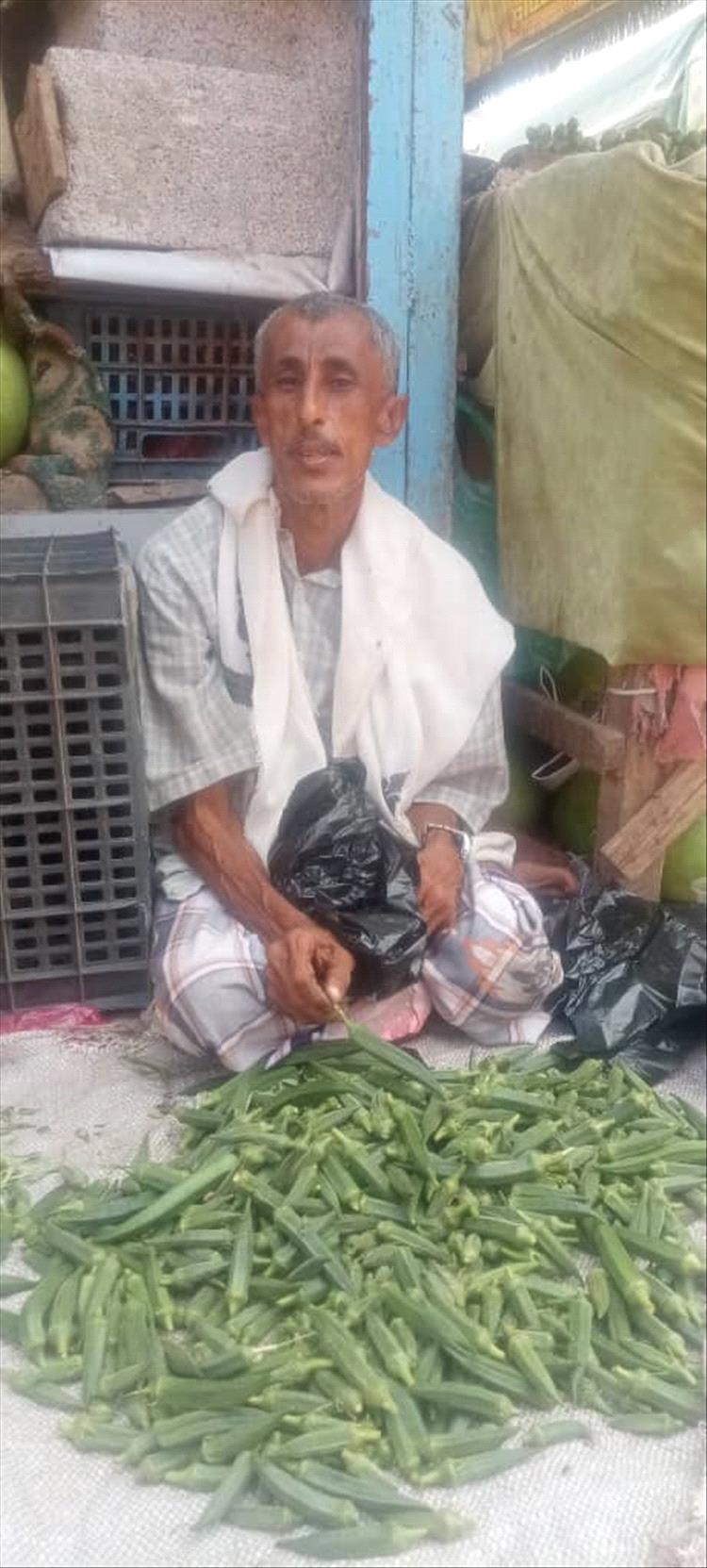 من لحج إلى الشيخ عثمان… رحلة كفاح شاب معاق يبحث عن رأس مال ليحيا بكرامة