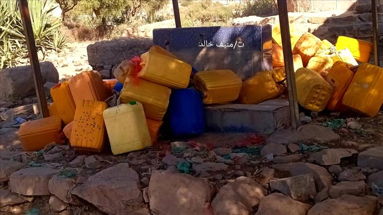 من قلب قرية  السرافي تقرير يوثق رحلة الماء الشاقة ومعاناة الأهالي