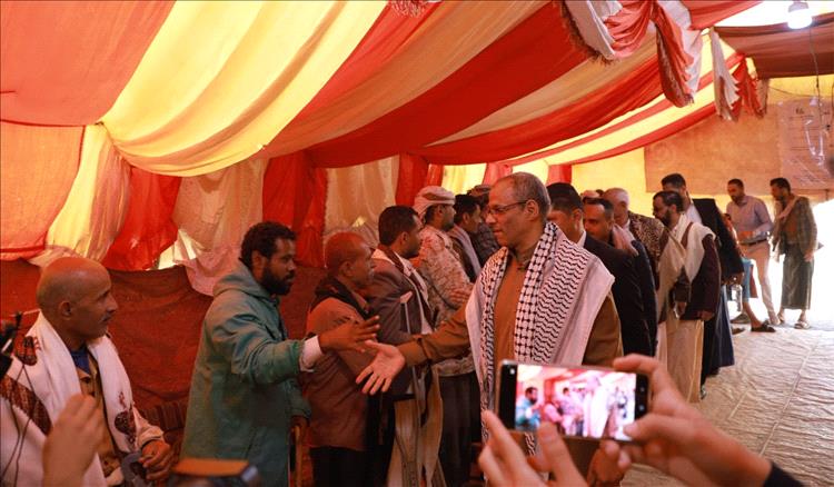 وفد المجلس الأعلى للمقاومة الشعبية يزور مخيم اعتصام جرحى تعز و يجدد دعمه لمطالبهم