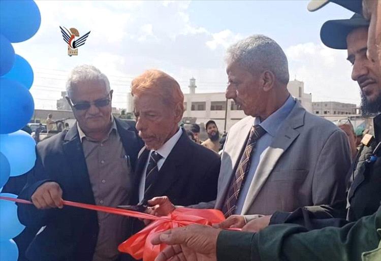 محافظ لحج يفتتح ويضع حجر الاساس لمشاريع تعليمية وأمنية وصحية في تُبَن