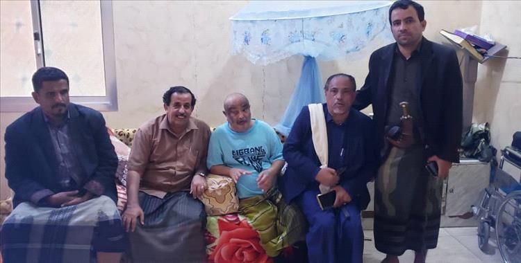 قيادة نادي تضامن شبوة تزور الدكتور عبدالحكيم باجمال للاطمئنان على صحته