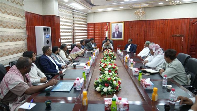 محافظ المهرة يناقش مع قيادات المكونات السياسية  سبل تعزيز التنسيق للحفاظ على أمن واستقرار