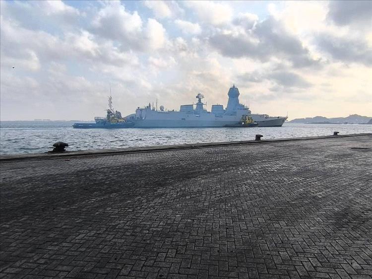 قبطان المدمّرة الهندية: «سعدتُ بزيارة ميناء عدن وأعجبتُ بكفاءة العاملين فيه»