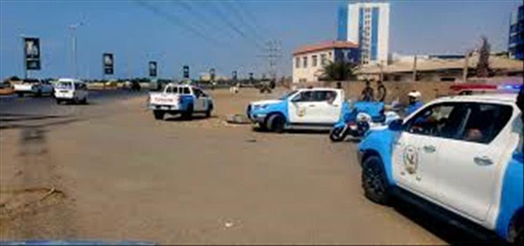 شرطة عدن تقبض على متهم في قضية تزوير مستندات رسمية وتأجير أراضٍ عامة