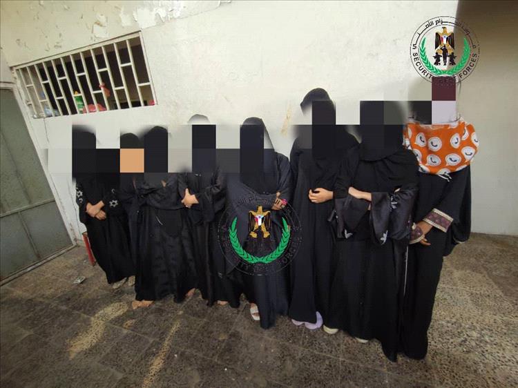 الإطاحة بشبكتين تمتهنان أعمالا غير أخلاقية في لحج