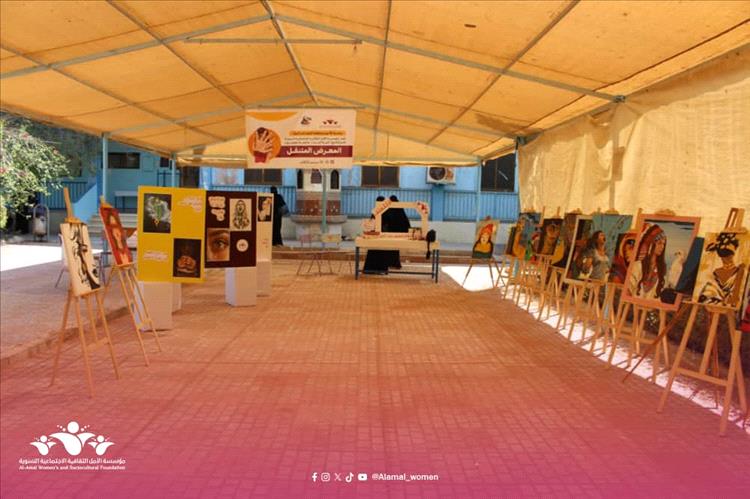 المكلا: مؤسسة الأمل النسوية تطلق المعرض المتنقّل لمناهضة العنف ضد المرأة بالشراكة مع كلية البنات