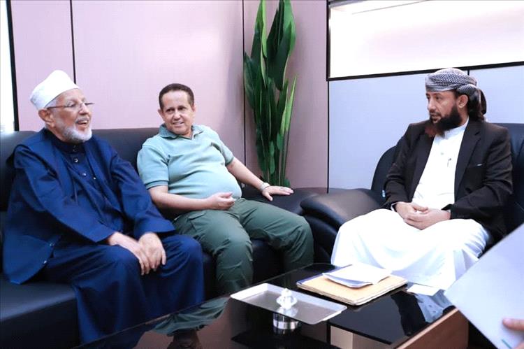 نائب وزير الأوقاف يناقش مع وكيل محافظة لحج خطط تطوير الأداء في قطاعات الوزارة المختلفة