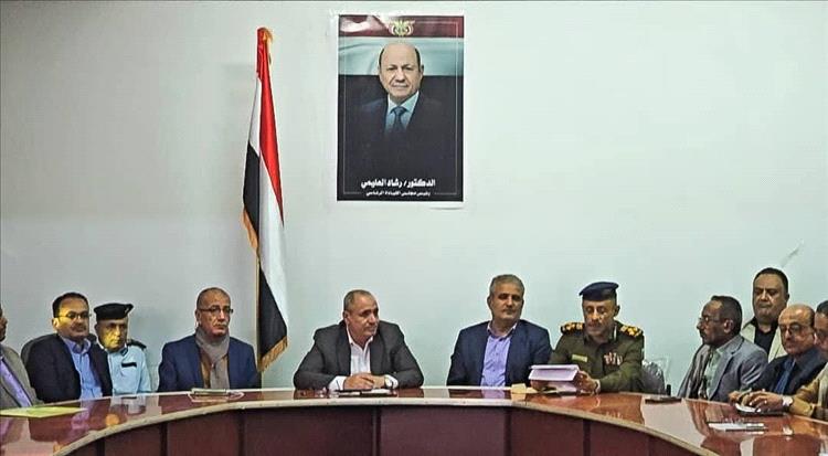 المكتب التنفيذي بتعز يستنكر استهداف محافظ المحافظة ويناقش تقارير خدمية