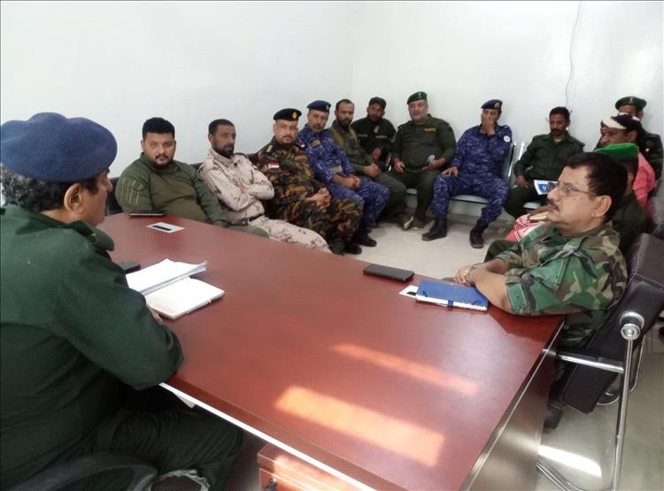 نائب مدير أمن لحج يجتمع بقيادات الشرط لتعزيز الخطة الأمنية والاستقرار في المحافظة