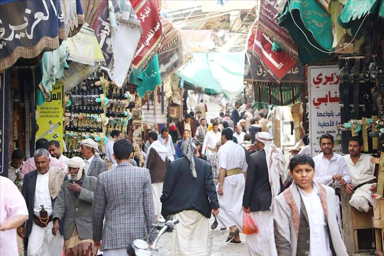 رسوم جمركية تخنق الأسواق.. تفاصيل كارثة اقتصادية تضرب صنعاء وتفتك بالقطاع التجاري
