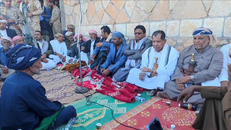 صور أولية للاجتماع الاستثنائي الموسع الذي دعا له الشيخ عمرو بن حبريش