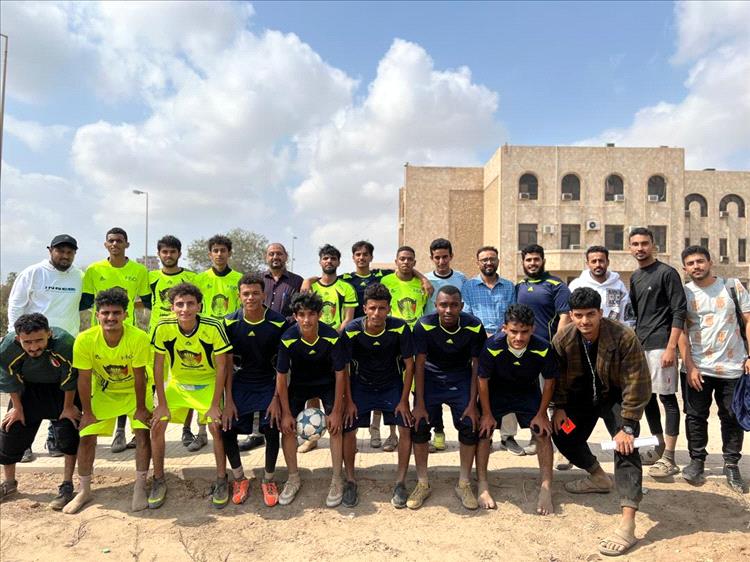 كلية الحقوق – جامعة عدن تختتم فعاليات دوري كرة القدم للأنشطة الطلابية للعام الجامعي الجديد