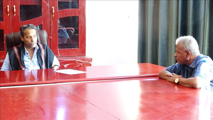 محافظ أبين يلتقي مدير عام مكتب حماية البيئة بالمحافظة ناصر الصاعدي