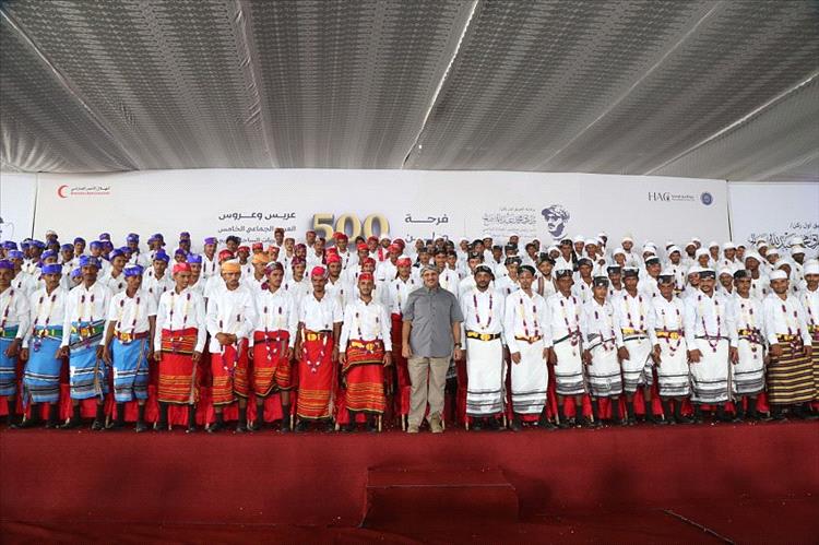 عضو مجلس القيادة طارق صالح يرعى العرس الجماعي الخامس لـ 500 عريساً وعروس