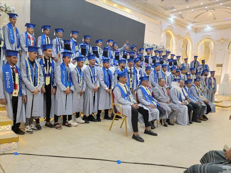 كلية المجتمع بالعاصمة عدن تقيم حفل تخرج طلاب الدفعة (23) للعام الأكاديمي 2024 – 2025