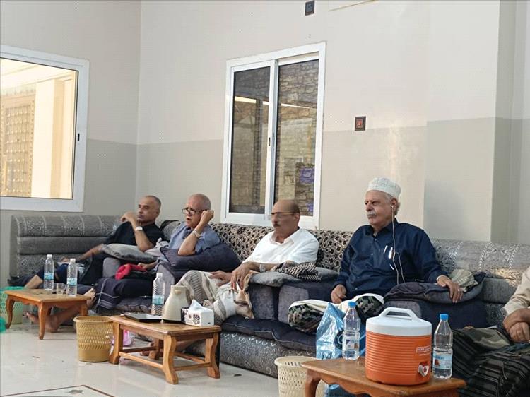 سفراء وبرلمانيون وأكاديميون وشخصيات اجتماعية ومشايخ والفنان الكبير محسن عطروش يهنئون المناضل أحمد عبدالله المجيدي بذكرى عيد الاستقلال 30 نوفمبر