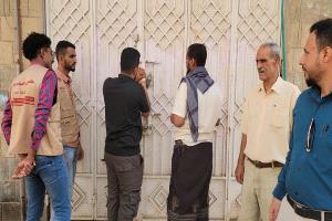 إغلاق ( 17 ) منشأة صحية مخالفة في مديرية المنصورة بعدن