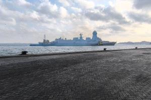 قبطان المدمّرة الهندية: «سعدتُ بزيارة ميناء عدن وأعجبتُ بكفاءة العاملين فيه»