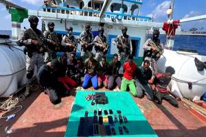 هجوم إرهابي على ناقلة نفط قبالة السواحل الصومالية يكشف تنامي التنسيق بين الحوثيين وحركة الشباب