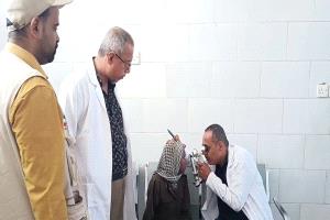 الخضر يدشن المخيم الطبي المجاني لجراحة العيون في مجمع الشيخ عثمان الصحي