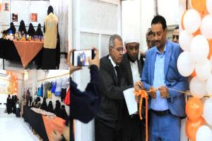 تدشين البازار الأول لمنتجات المستفيدات ضمن حملة 16 يوم بمديرية القاهرة بـ«تعز»