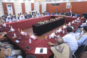 محافظ المهرة يترأس اجتماعًا استثنائياً مشتركًا للمجلس المحلي والمكتب التنفيذي