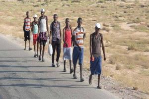 نائب مدير أمن عدن يدعو الحكومة إلى تحرك عاجل لوقف تدفق المهاجرين الأفارقة