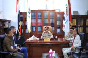 اركان حرب محور تعز يبحث مع الصليب الأحمر تعزيز التعاون المشترك