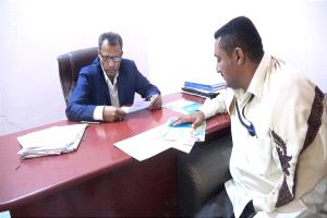 محافظ أبين يثني على جهود مؤسسة "تراحم" الإنسانية في خدمة المجتمع