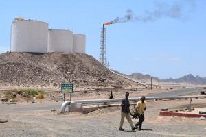 صراع الإيرادات بين المركز والمحافظات.. القرار المالي الذي يحدد مصير الشرعية والإصلاح الاقتصادي