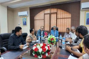 محافظ لحج يناقش مع مديري المديريات المشاريع المقترحة ضمن الخطة التنموية الشاملة للمحافظة