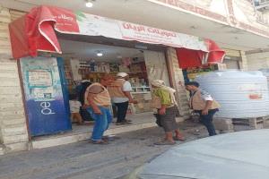 مكتب الصناعة بخورمكسر يسلّم 31 تكليف حضور ويتلف سلعًا غذائية منتهية الصلاحية