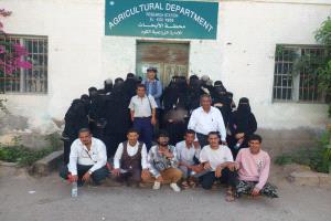 طلاب كلية الزراعة بجامعة لحج ينفذون رحلة علمية إلى مركز الأبحاث الزراعية