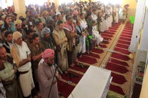 المهرة.. تشييع جثمان الطفل همّام الجرادي بعد تدخل وساطة قبلية وتقديمها خمس رهائن ورفع مخيم الاعتصام