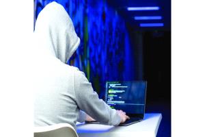 يمنيون ضحايا المنصات الوهمية للعملات الرقمية