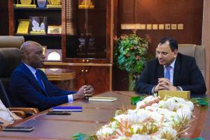 الوزير السقطري يؤكد على تعزيز دور الفاو التنموي في بلادنا خلال لقائه القائم بأعمال الممثل المقيم للمنظمة