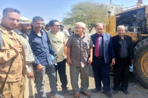 محافظ الضالع اللواء الركن علي مقبل صالح يزور مبنى مؤسسة الطرق والجسور ويشيد بجهود الإدارة الجديدة