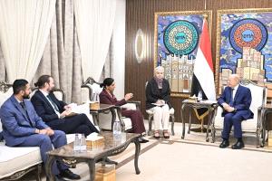 خلال لقائه السفيرة البريطانية..
الرئيس مجلس القيادة يحذر من أي حوافز جديدة للحوثيين