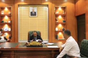 محافظ حضرموت  يوجه بدراسة مشاريع تنموية في مديرية غيل باوزير والترتيب لاستلام مشروع الحاجز المائي بوادي (جَدْ)