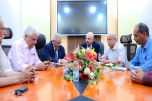 فريق التوجيه والرقابة الرئاسي يزور الهيئة العليا للأدوية بالعاصمة عدن ويطّلع على سير عملها وتحدياتها الميدانية