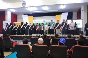 جمعية الوصول الإنساني في تعز تُكَرِّم 300 يتيم ويتيمة من حفظة القرآن والمتميزين تربويًا