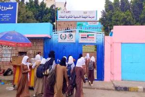 إعفاء أبناء الشهداء والجرحى.. محافظ تعز يصدر قرارًا بتحديد رسوم المدارس الخاصة