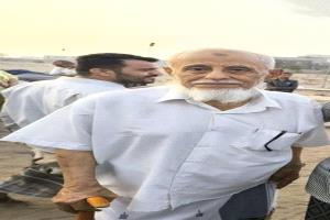 الدكتور الوليدي يعزي مدير صحة لحج بوفاة والده