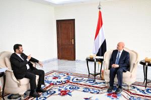 رئيس مجلس القيادة يؤكد مضي الدولة في تعزيز آليات الرقابة والمحاسبة ومكافحة الفساد