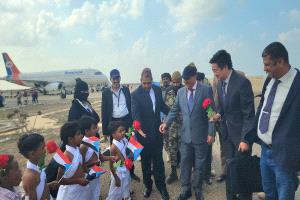 محافظ سقطرى يستقبل نائب وزير الصناعة والتجارة والقائم بأعمال السفير الصيني شاو تشنغ