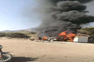 مواطن يحرق سيارته احتجاجًا على الجبايات في دمت