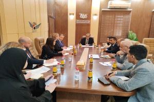 اليمن وبريطانيا يبحثان تحضيرات إقامة مؤتمر المانحين في عدن