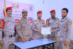 قيادة فرع الشرطة العسكرية بمأرب تختتم دورة إعداد وتأهيل فريق التوجيه المعنوي